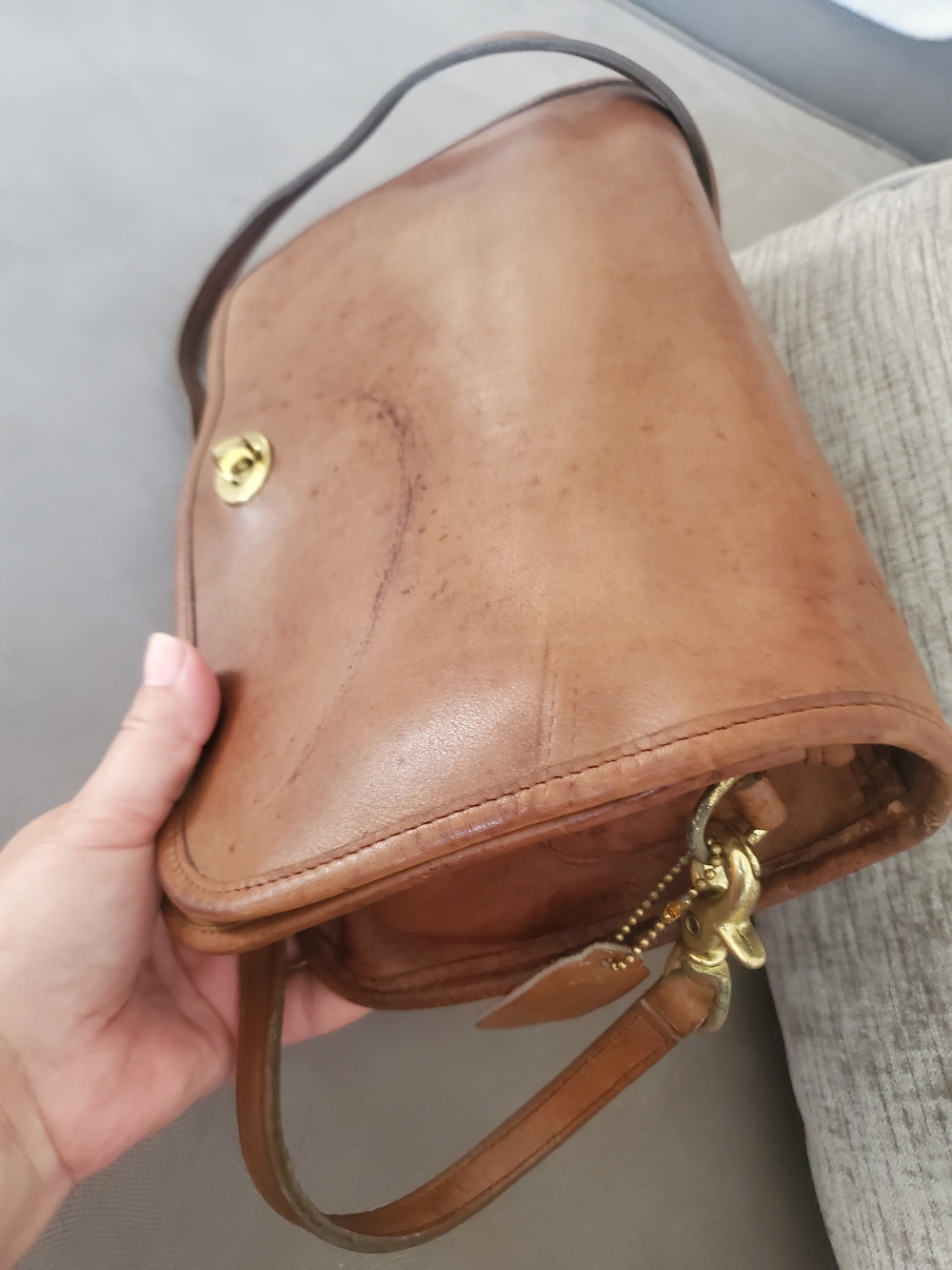 Vintage Coach 11"×8"×3" Classic Tan Leather Shoulder Bag Womens